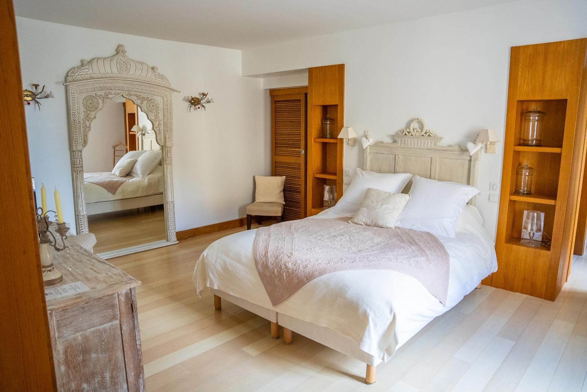 Chateau De Lussac Lussac  Room photo
