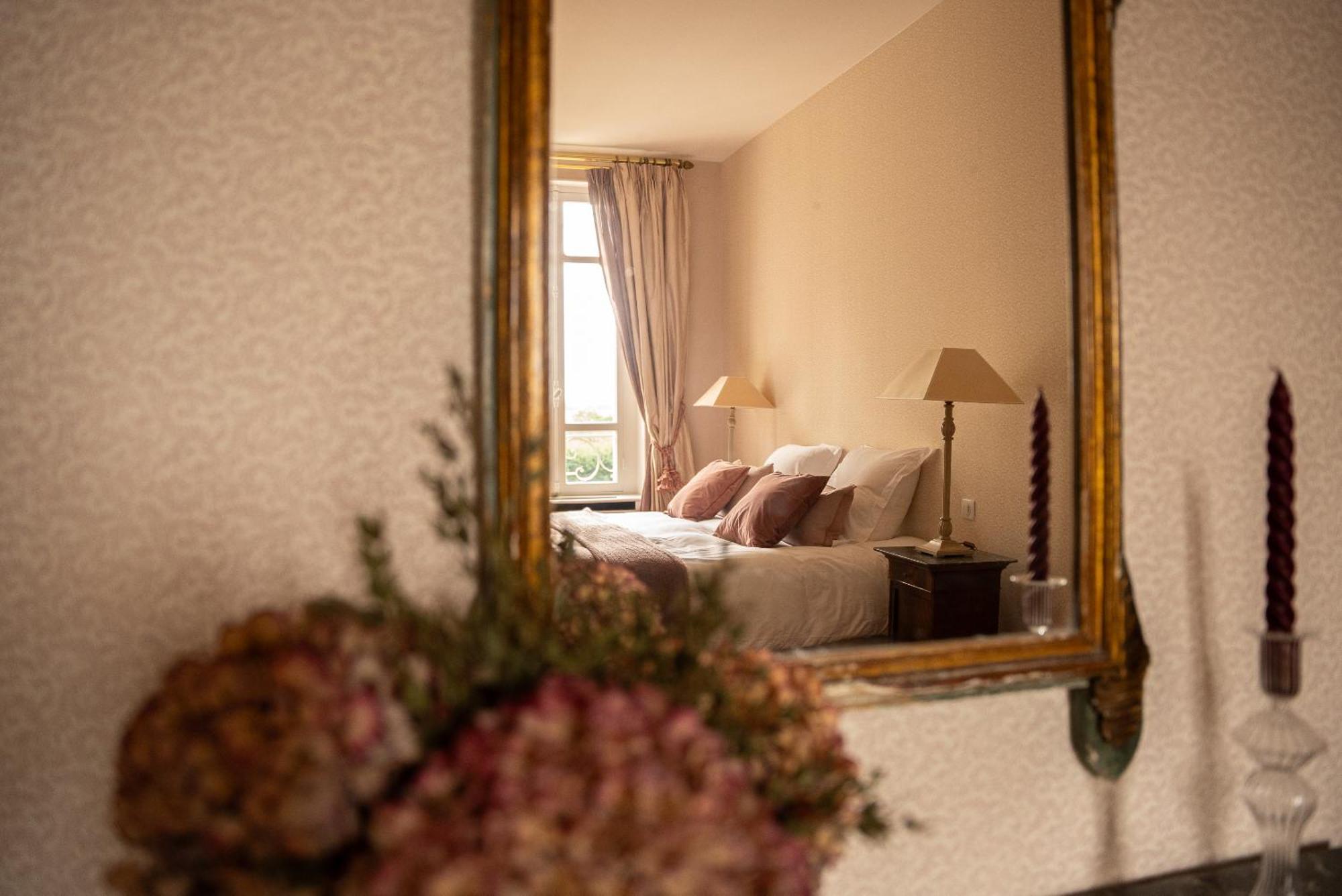 Chateau De Lussac Lussac  Room photo
