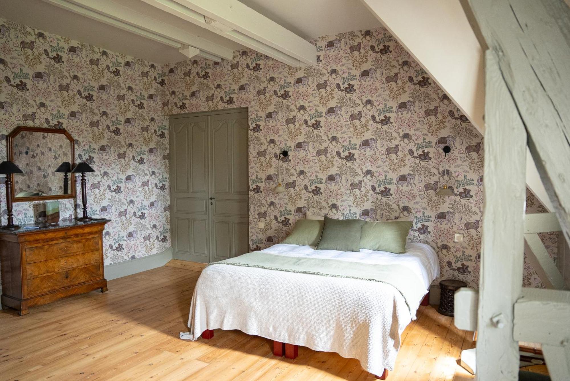 Chateau De Lussac Lussac  Room photo