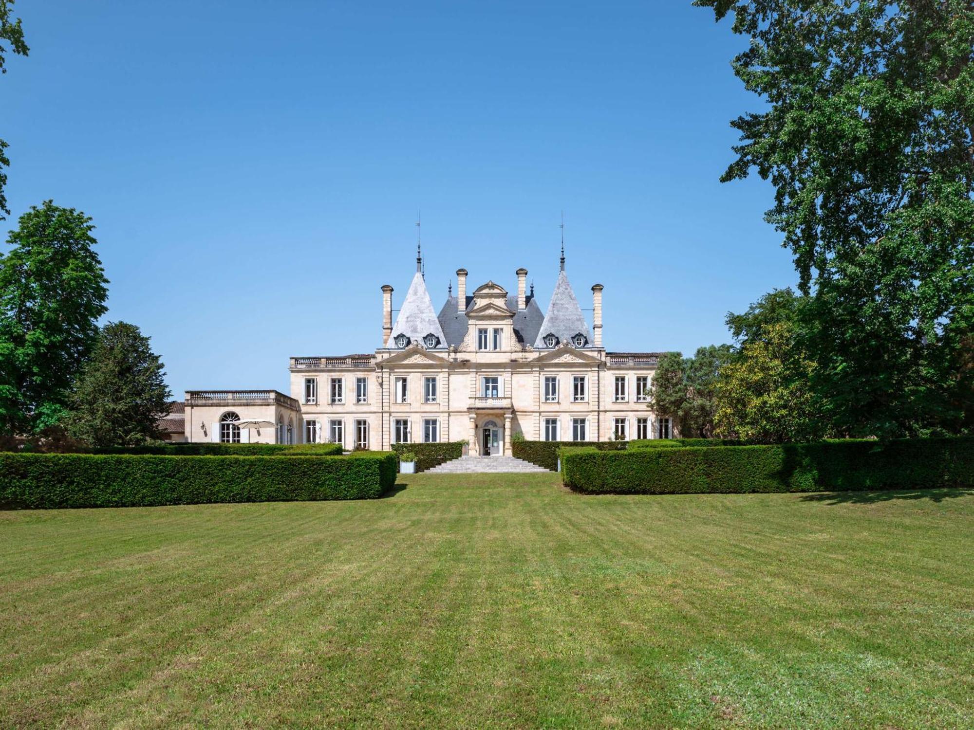 Chateau De Lussac Lussac  Room photo